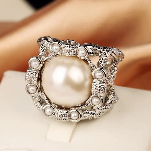 Sterling Silver Pearl Exaggerated Ring - Picture 6 of 10